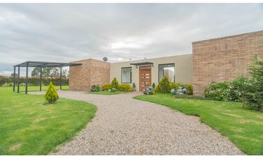 CASA CAMPESTRE CONTEMPORNEA Y MODERNA / TENJO CUNDINAMARCA