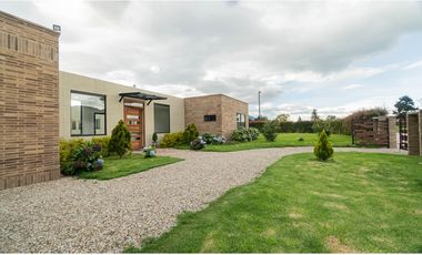 CASA CAMPESTRE CONTEMPORNEA Y MODERNA / TENJO CUNDINAMARCA