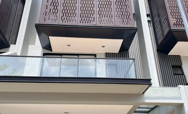 Rumah Modern Minimalis di Botany Hills, Fatmawati Cilandak Jakarta Selatan