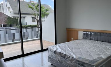 Rumah Modern Minimalis di Botany Hills, Fatmawati Cilandak Jakarta Selatan