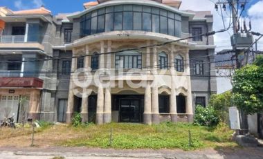 GEDUNG STRATEGIS 3 LANTAI LOKASI PREMIUM DI TUKAD UNDA RENON DENPASAR