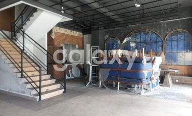 GEDUNG STRATEGIS 3 LANTAI LOKASI PREMIUM DI TUKAD UNDA RENON DENPASAR