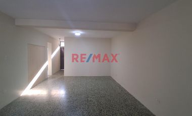 😮 Ocasión Casa En Venta 🏡  Urb. Piura Calle Castro Pozo Mz F1 Lote 06 🔝 Uso Comercial  💰 👉🏽 A.T  199.5 M2 👉🏽 A.C  250 M2