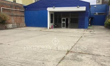 Local comercial con estacionamientos