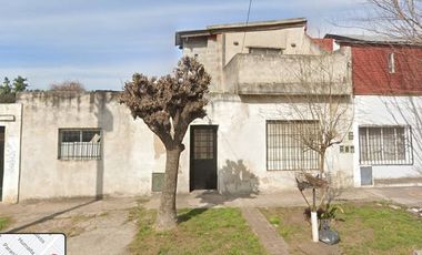 Casa para 2 Familias en venta en Villa Luzuriaga