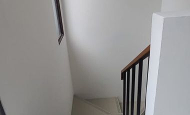 Disewakan Rumah 2 Lantai Siap Huni Di Graha Raya AZ 17990