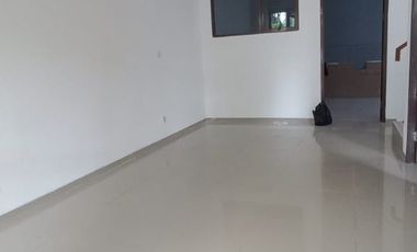 Disewakan Rumah 2 Lantai Siap Huni Di Graha Raya AZ 17990