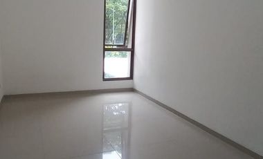 Disewakan Rumah 2 Lantai Siap Huni Di Graha Raya AZ 17990