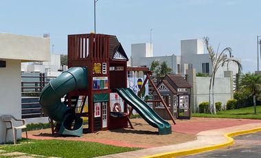 RENTA CASA AMUEBLADA EN DREAM LAGOONS EN CLUSTER CON ALBERCA 3 HABITACIONES