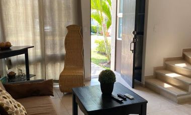 RENTA CASA AMUEBLADA EN DREAM LAGOONS EN CLUSTER CON ALBERCA 3 HABITACIONES