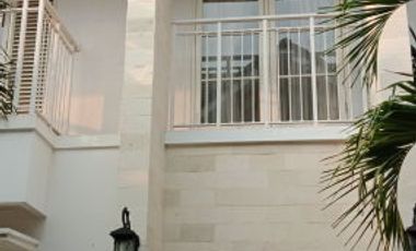 For Rent Beautiful White Townhouse at Cilandak