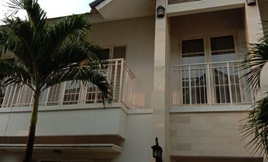 For Rent Beautiful White Townhouse at Cilandak