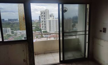 1 Bedroom Condo for sale at Saranjai Mansion