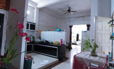 RUMAH MEWAH DI JUAL 2 LANTAI DI JL LOBAK FULL INTERIOR