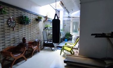 RUMAH MEWAH DI JUAL 2 LANTAI DI JL LOBAK FULL INTERIOR