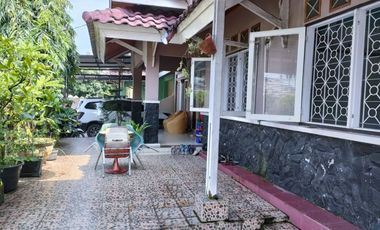 RUMAH MEWAH DI JUAL 2 LANTAI DI JL LOBAK FULL INTERIOR