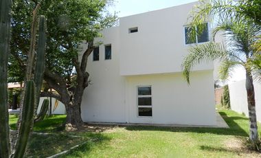 CASA EN RENTA EN ZAPOTLANEJO