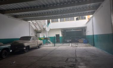 BODEGA CON OFICINAS Y CASA
