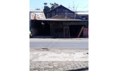 Jual rumah plus toko material pinggir jalan Cihampelas Bandung