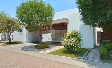 Amplia casa en venta en Ampliación Huertas del Carmen, Corregidora, Querétaro