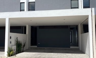 Casa en venta tipo TownHouse en Residencial Xcanatún