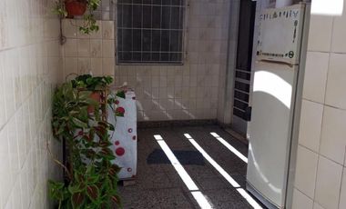 Tipo Casa fondo con entrada independiente