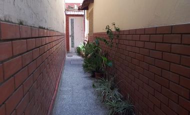 Tipo Casa fondo con entrada independiente