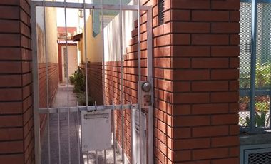 Tipo Casa fondo con entrada independiente