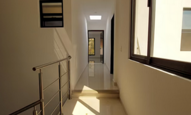 !precio negociable¡ AMPLIA ESTRENE MODERNA CON VIGILANCIA RECÁMARA CON VESTIDOR Y BAÑO PB Y ALBERCA
