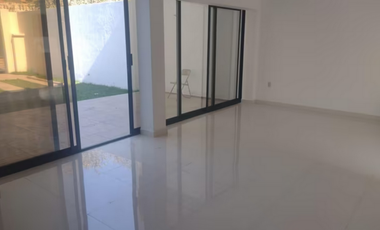!precio negociable¡ AMPLIA ESTRENE MODERNA CON VIGILANCIA RECÁMARA CON VESTIDOR Y BAÑO PB Y ALBERCA