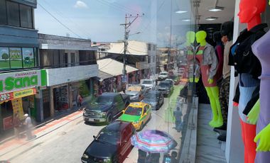 Tumbaco, Local Comercial en  Renta, 210m2, 2 Ambientes.