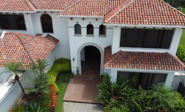 EN VENTA CASA URBANIZACION RÍO GRANDE  KM.1.5 - SAMBORONDON
