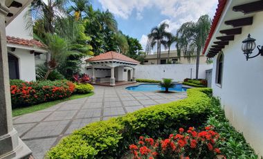 EN VENTA CASA URBANIZACION RÍO GRANDE  KM.1.5 - SAMBORONDON