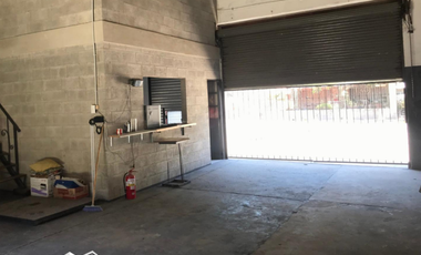 VENTA - MORENO - GALPON 120m2 - LOTE  225 m2 - EX DISTRIBUIDORA DE ALIMENTOS y BEBIDAS