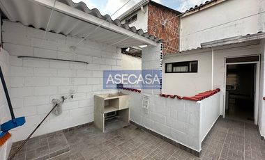COD. 6215 - SE VENDE CASA - BARRIO:  CASA BLANCA