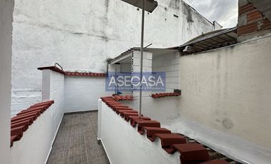 COD. 6215 - SE VENDE CASA - BARRIO:  CASA BLANCA