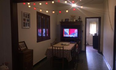 CASA IDEAL 2 FAMILIAS EN QUILMES OESTE.