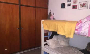 CASA IDEAL 2 FAMILIAS EN QUILMES OESTE.