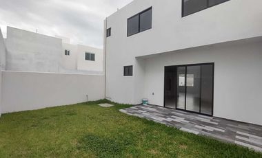 VENTA DE CASA NUEVA EN FRACC. LOMAS DE LA RIOJA EN LA RIVIERA VERACRUZANA