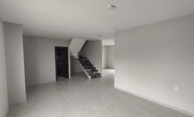 VENTA DE CASA NUEVA EN FRACC. LOMAS DE LA RIOJA EN LA RIVIERA VERACRUZANA