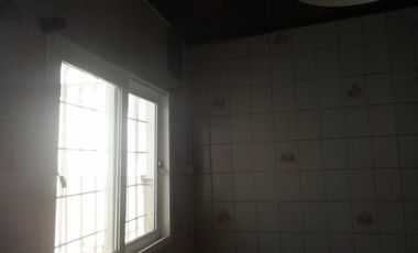 P.H. en Alquiler para profesional o consultorio frente a la plaza San Martín de Glew.