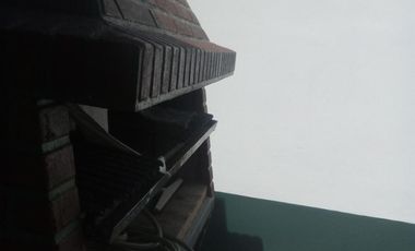 P.H. en Alquiler para profesional o consultorio frente a la plaza San Martín de Glew.