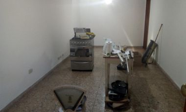 P.H. en Alquiler para profesional o consultorio frente a la plaza San Martín de Glew.