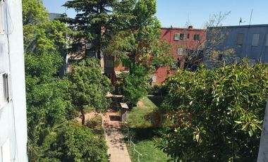 Luminoso departamento de tres dormitorios en venta en San Isidro.