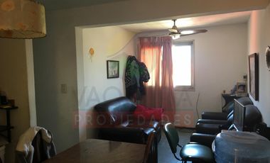 Luminoso departamento de tres dormitorios en venta en San Isidro.