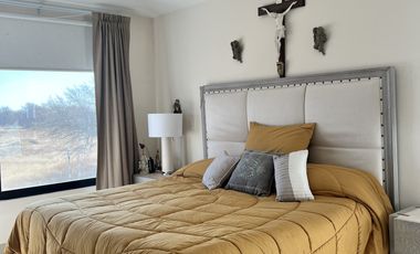MODERNA Y AMPLIA  CASA EN VENTA EN LAS PLAZAS