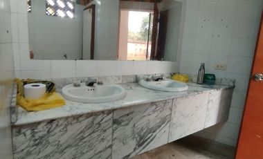 edificio en arriendo en cuarto de legua - guadalupe. Cod A11642