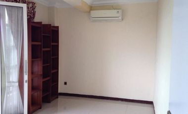 Rumah cluster modern disewakan.DEKAT KOTA,SEMI FURNISH,AMAN