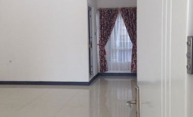 Rumah cluster modern disewakan.DEKAT KOTA,SEMI FURNISH,AMAN
