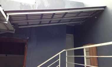 Rumah cluster modern disewakan.DEKAT KOTA,SEMI FURNISH,AMAN